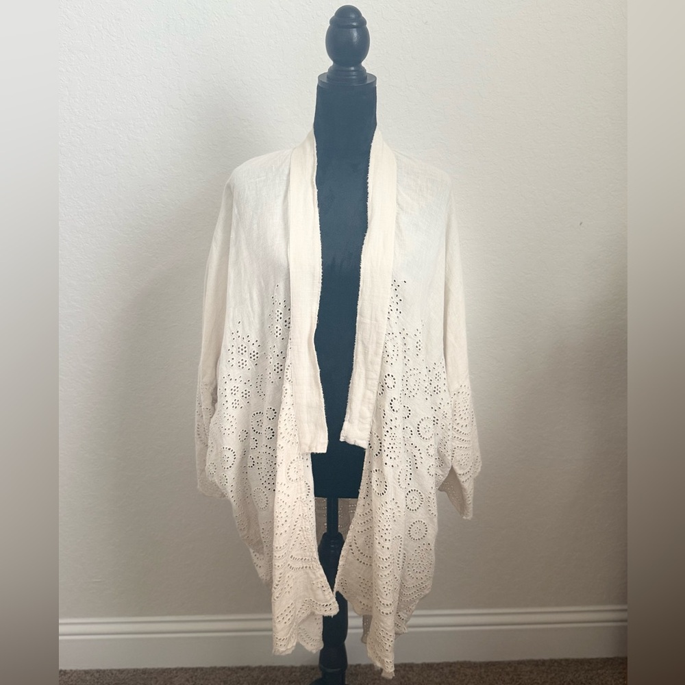 Magnolia Pearl Cream Lace Kimono